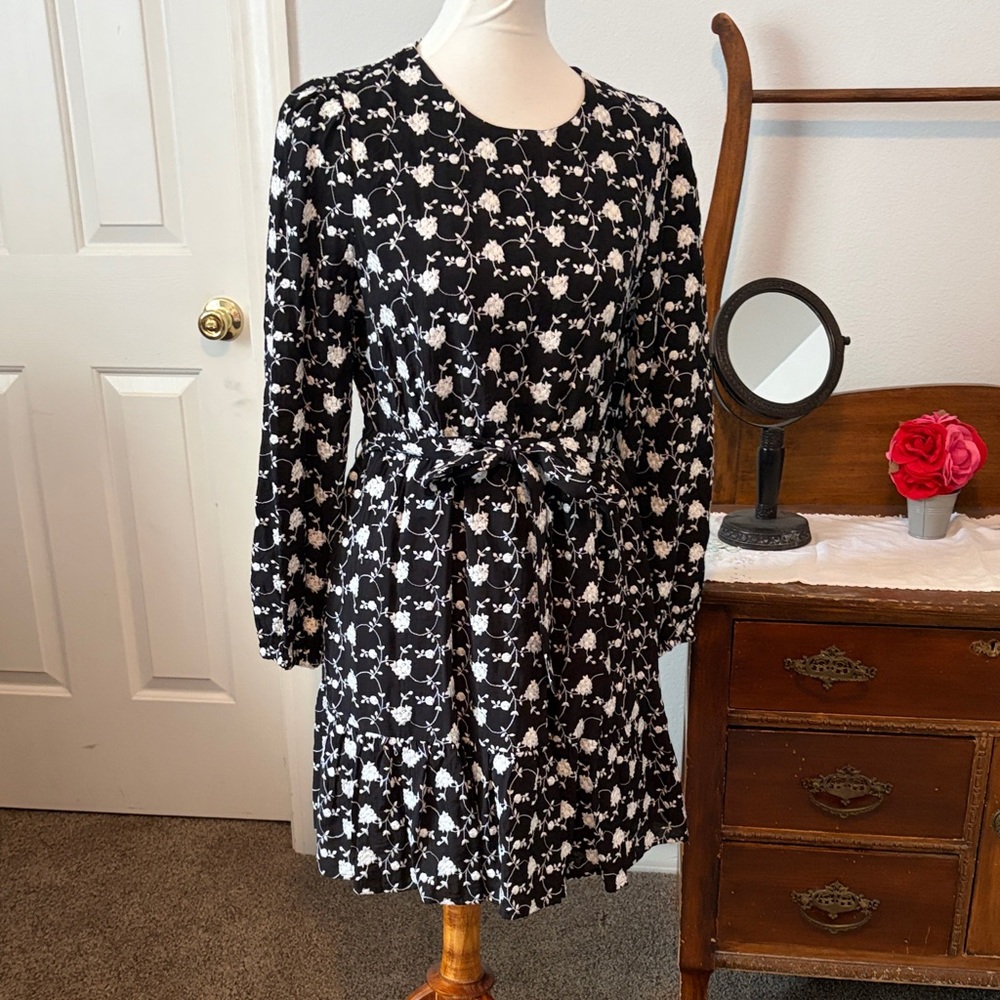 Draper James Black and White Floral Long-Sleeve Tie-Waist Dress